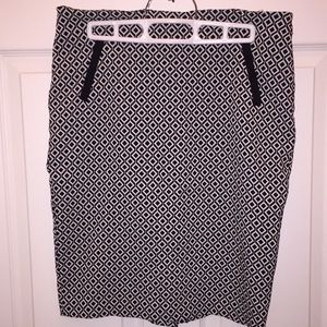 Black and White Diamond Pattern Pencil Skirt